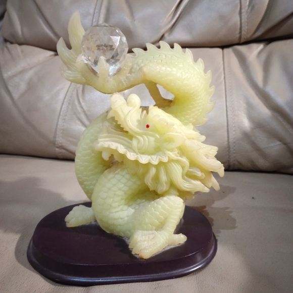 Vintage Dragon Statue (Glow In The Dark) - Picture 1 of 4